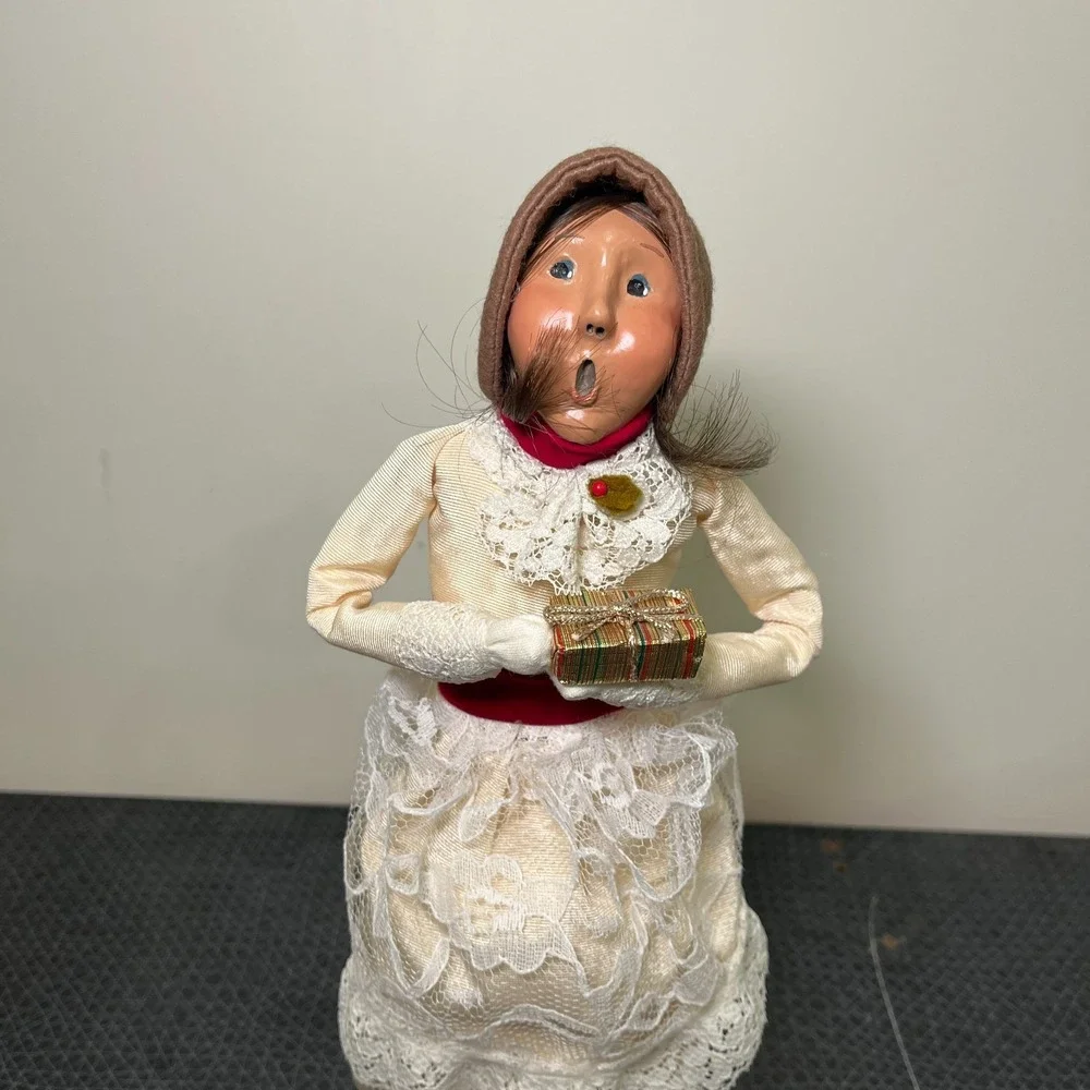 Byers Choice Caroler Woman holding Present, White‎ Dress, Long Brown Hair, 1993